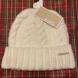 Brand New Michael Kors Cream Winter White Knit Beanie Hat w/ Gold Tone Logo Bar